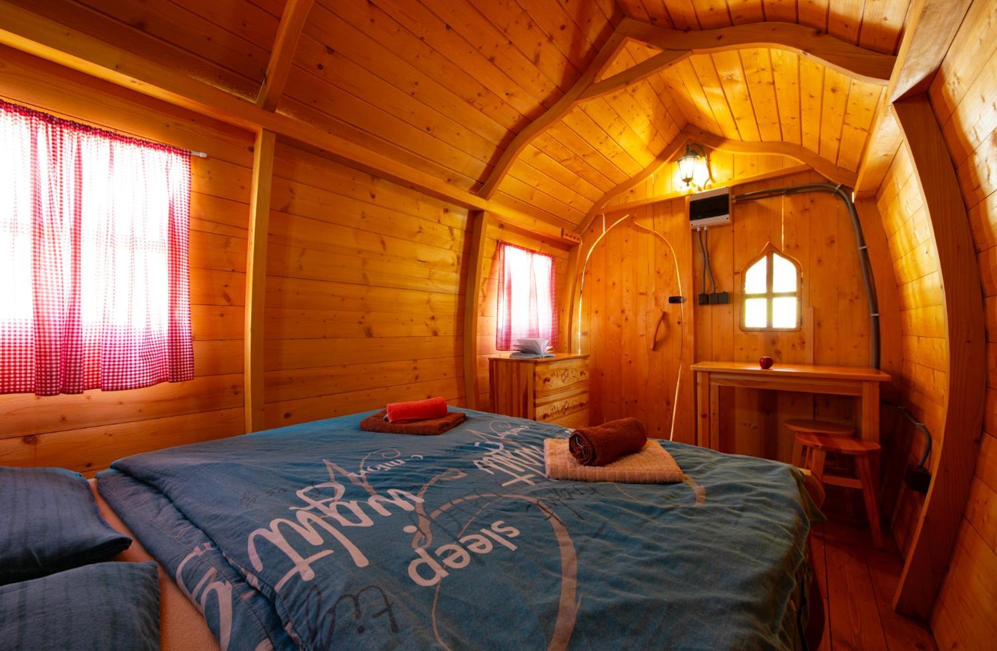Ranc Pod Ostrou Skalou Guest House Stratena Ngoại thất bức ảnh
